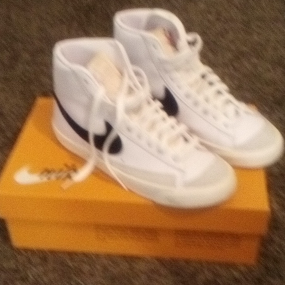 Shoes - Picture 3 of 4